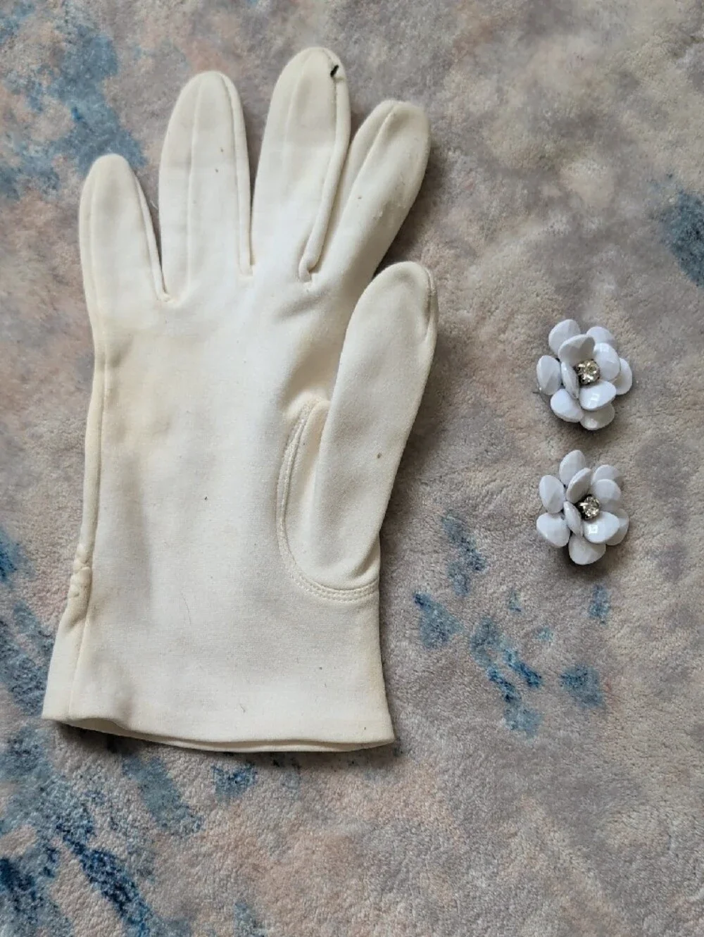 Vintage White Floral Statement Earrings with Crystal Center Retro 1